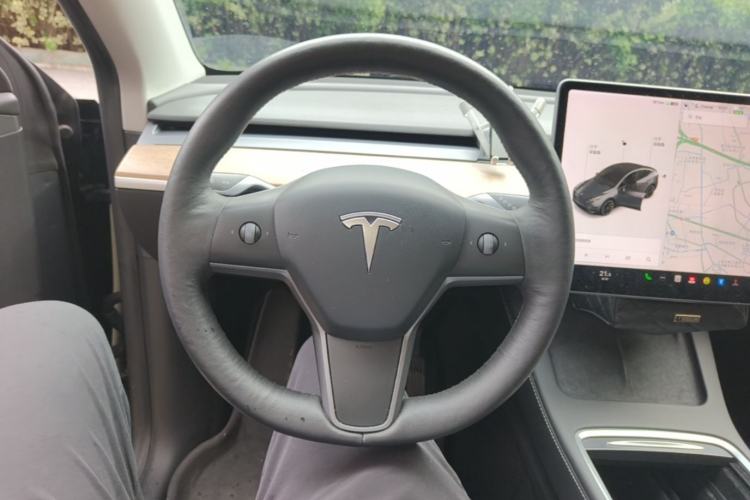 Used Tesla Model Y 2021 Long-Range All-Wheel-Drive Version Steering Wheel