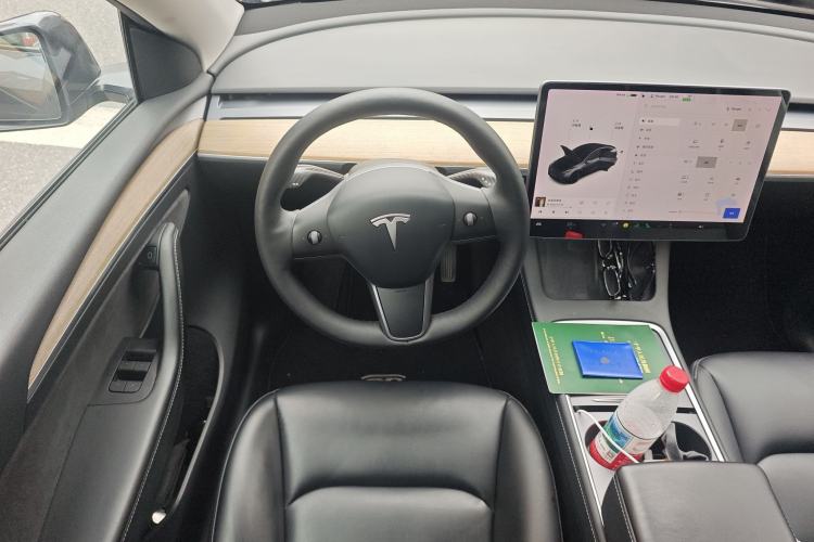 Used Tesla Model Y 2021 Long-Range All-Wheel-Drive Version Steering Wheel