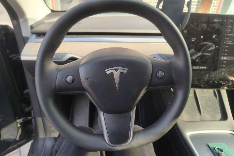 Used Tesla Model Y 2021 Long-Range All-Wheel-Drive Version 3D7 Steering Wheel
