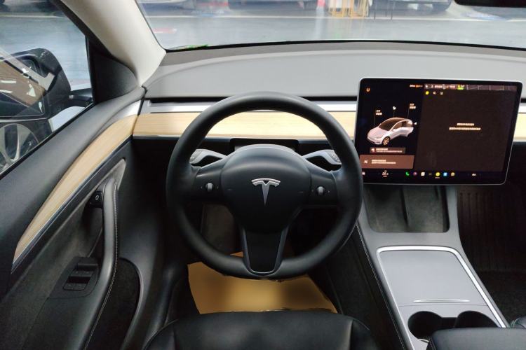 Used Tesla Model Y 2021 Standard Range Rear-Wheel Drive Version Steering Wheel