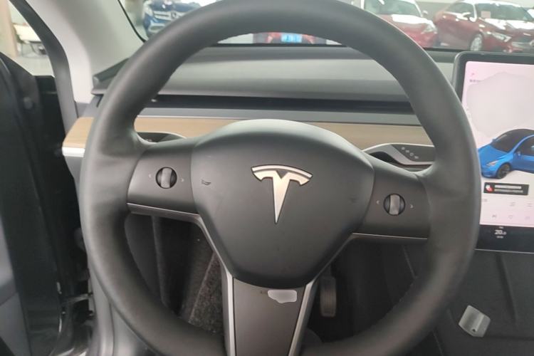 Used Tesla Model Y 2021 Long-Range All-Wheel-Drive Version Steering Wheel