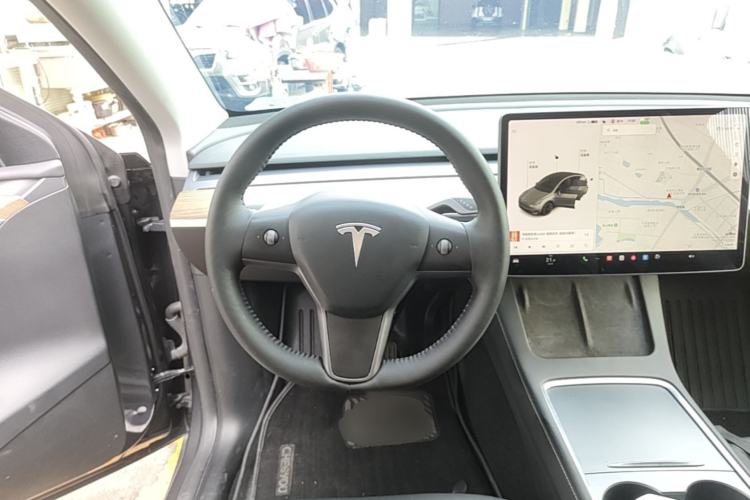 Used Tesla Model Y 2021 Long-Range All-Wheel-Drive Version Steering Wheel