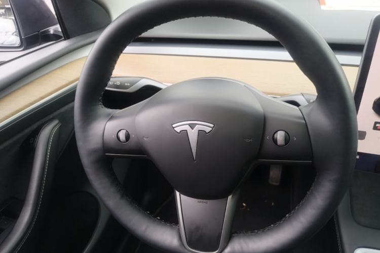 Used Tesla Model Y 2021 Long-Range All-Wheel-Drive Version Steering Wheel