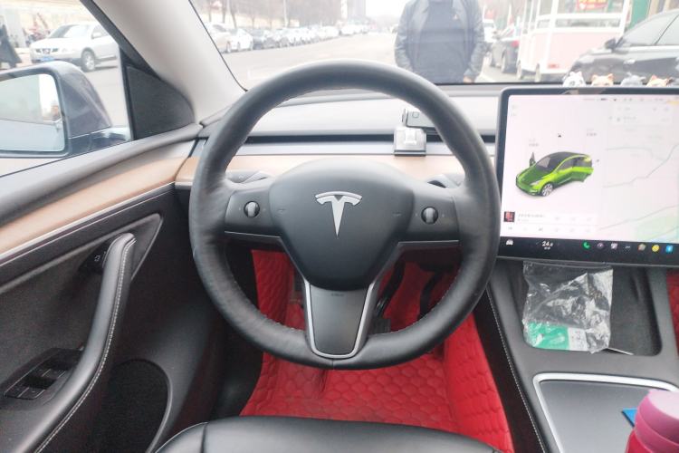Used Tesla Model Y 2021 Long-Range All-Wheel-Drive Version Steering Wheel