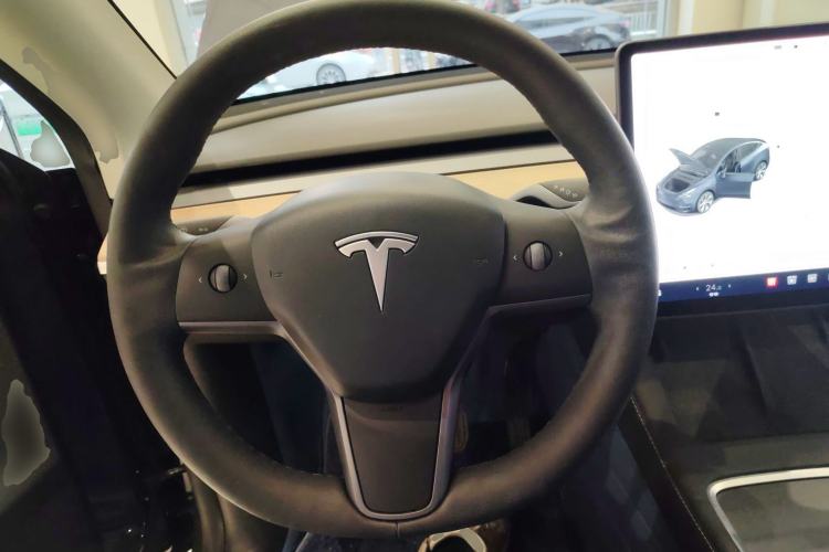 Used Tesla Model Y 2021 Long-Range All-Wheel-Drive Version 3D7 Steering Wheel