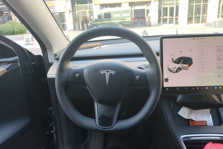Used Tesla Model Y 2021 Standard Range Rear-Wheel Drive Version Steering Wheel