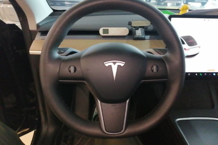 Used Tesla Model Y 2021 Standard Range Rear-Wheel Drive Version Steering Wheel