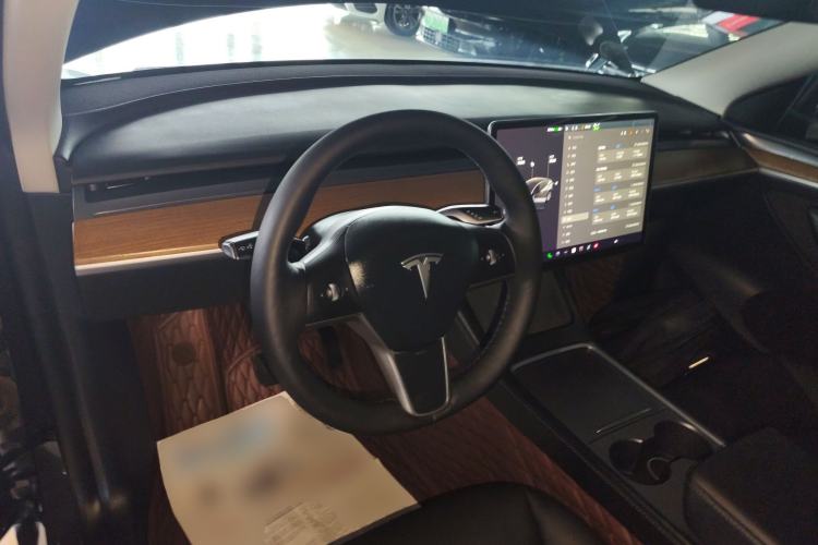 Used Tesla Model Y 2021 Long-Range All-Wheel-Drive Version Steering Wheel