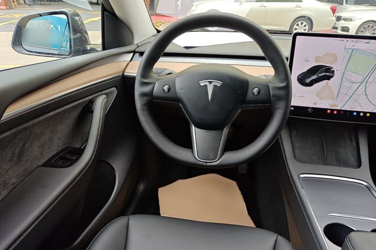 Used Tesla Model Y 2021 Long-Range All-Wheel-Drive Version 3D7 Steering Wheel