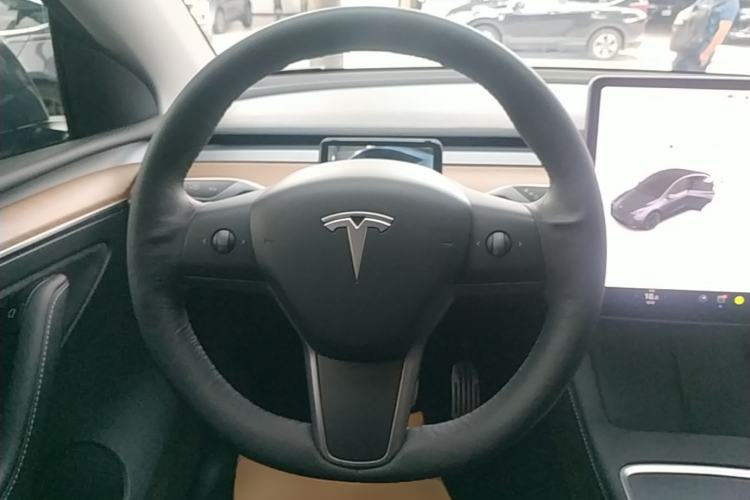 Used Tesla Model Y 2021 Long-Range All-Wheel-Drive Version Steering Wheel