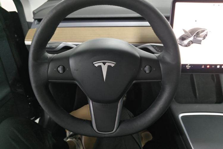 Used Tesla Model Y 2021 Long-Range All-Wheel-Drive Version Steering Wheel