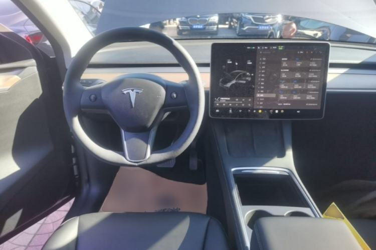 Used Tesla Model Y 2021 Long-Range All-Wheel-Drive Version Steering Wheel
