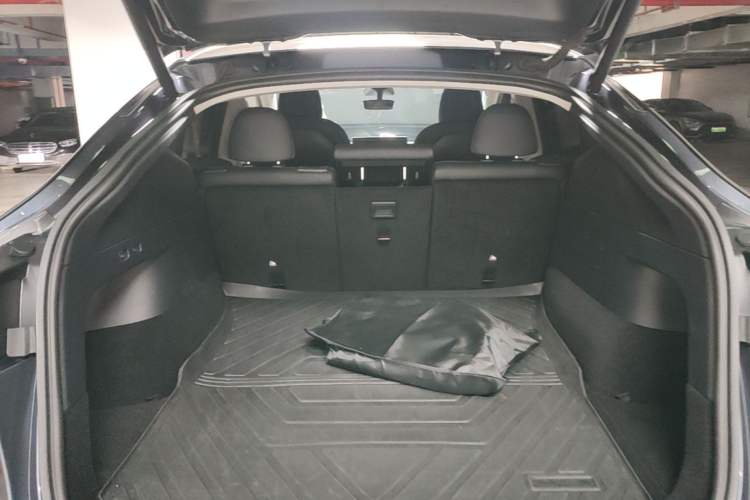 Used Tesla Model Y 2021 Long-Range All-Wheel-Drive Version Trunk