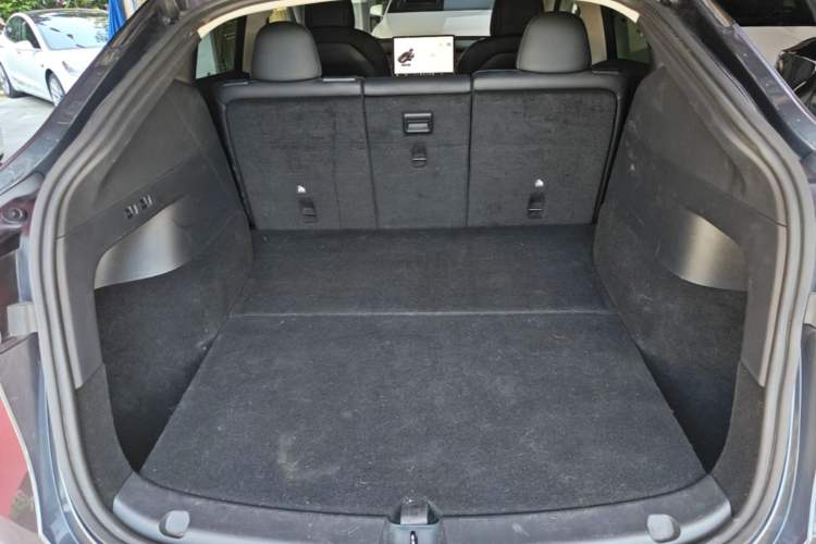 Used Tesla Model Y 2021 Long-Range All-Wheel-Drive Version 3D7 Trunk