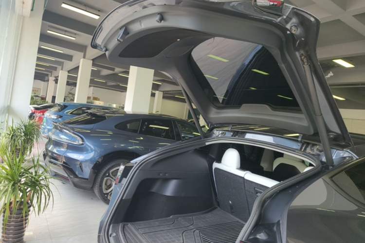 Used Tesla Model Y 2021 Revised Version 2 Long-Range All-Wheel-Drive Edition Trunk