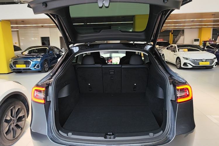 Used Tesla Model Y 2021 Long-Range All-Wheel-Drive Version 3D7 Trunk