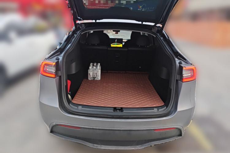 Used Tesla Model Y 2021 Standard Range Rear-Wheel Drive Version Trunk
