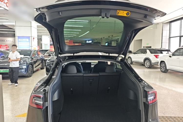 Used Tesla Model Y 2021 Standard Range Rear-Wheel Drive Version Trunk