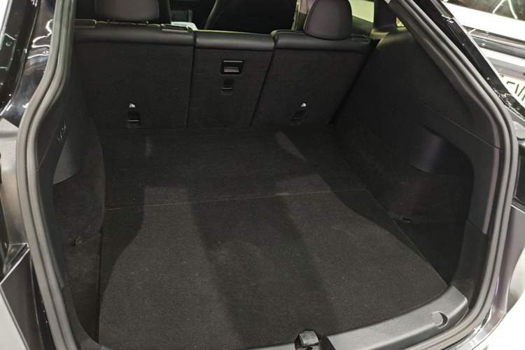 Used Tesla Model Y 2021 Long-Range All-Wheel-Drive Version Trunk
