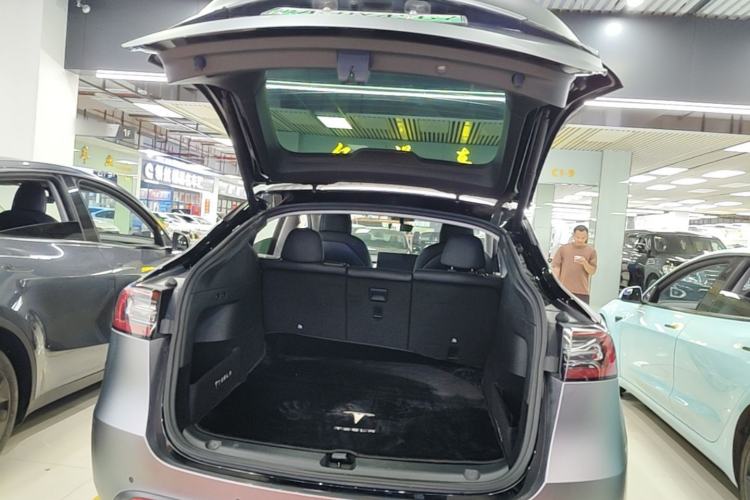 Used Tesla Model Y 2021 Long-Range All-Wheel-Drive Version 3D7 Trunk