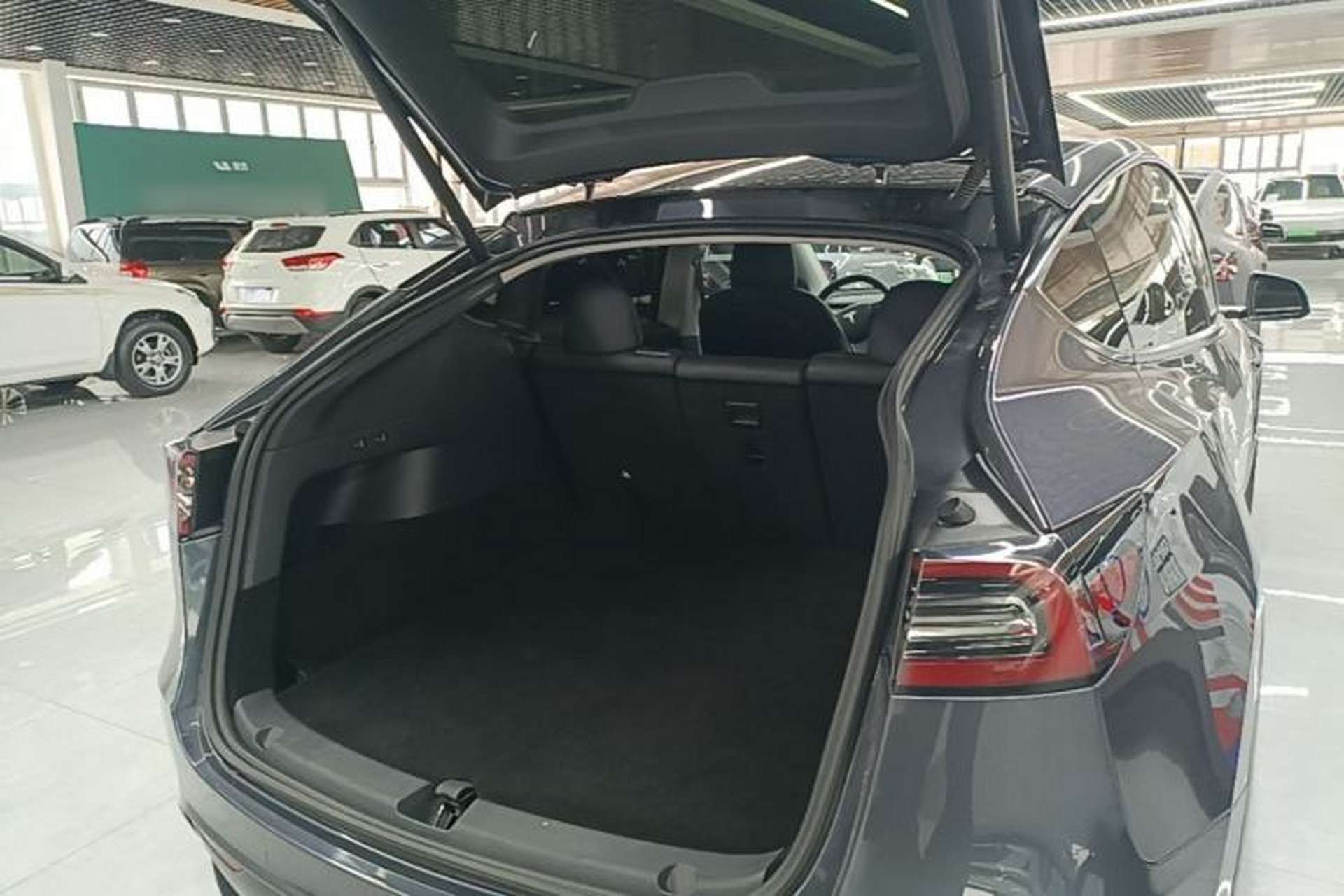 Used Tesla Model Y 2021 Long-Range All-Wheel-Drive Version Trunk