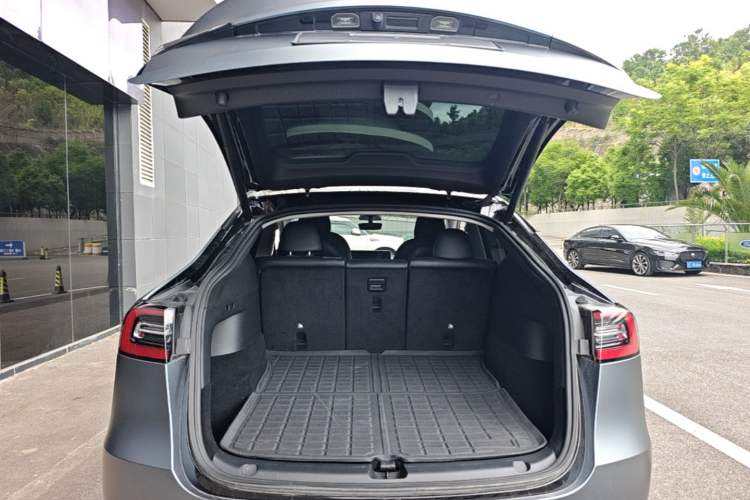 Used Tesla Model Y 2021 Standard Range Rear-Wheel Drive Version Trunk