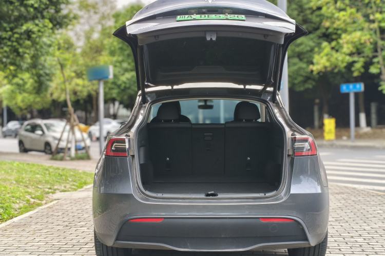 Used Tesla Model Y 2021 Long-Range All-Wheel-Drive Version Trunk