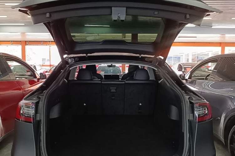 Used Tesla Model Y 2021 Long-Range All-Wheel-Drive Version 3D7 Trunk
