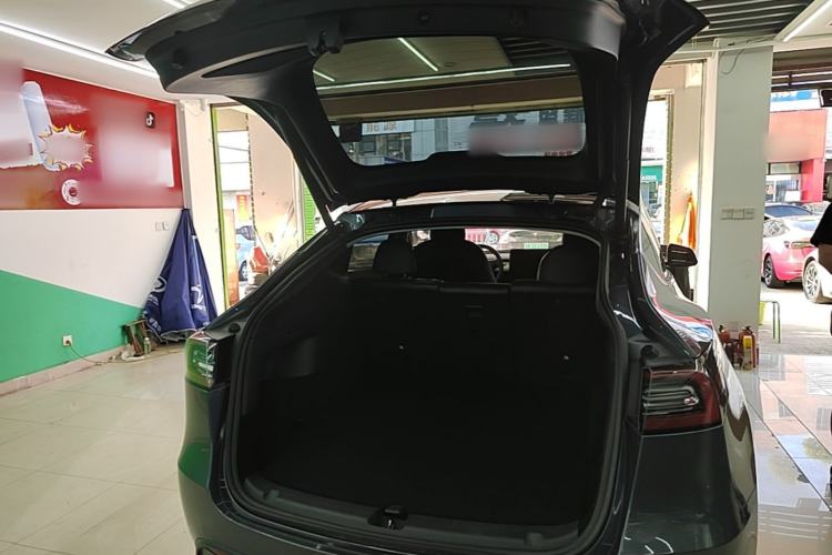 Used Tesla Model Y 2021 Long-Range All-Wheel-Drive Version Trunk