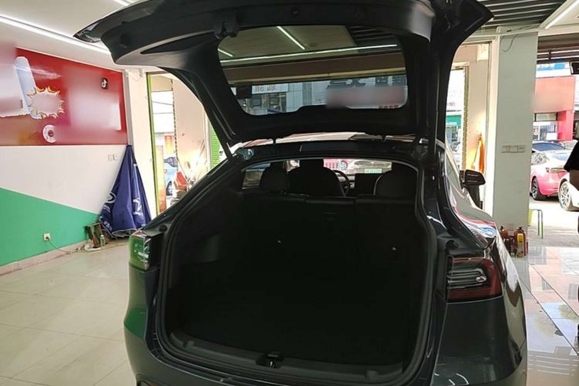 Used Tesla Model Y 2021 Long-Range All-Wheel-Drive Version Trunk