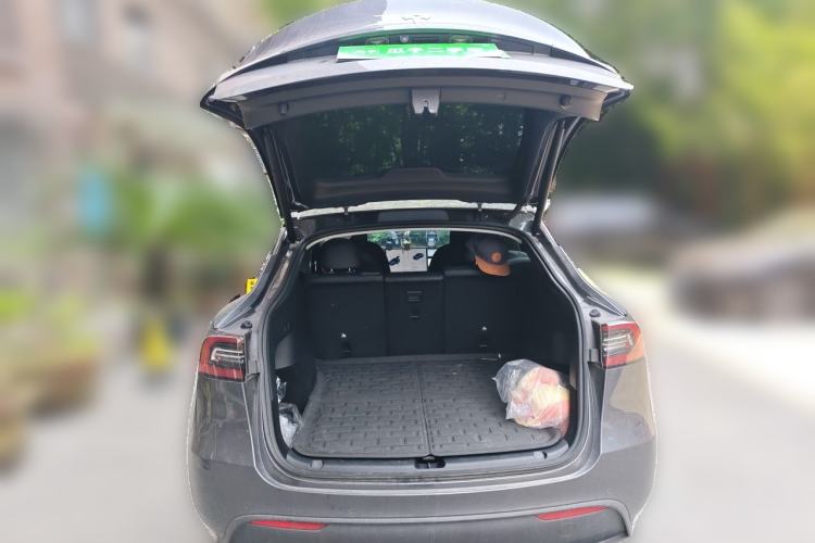 Used Tesla Model Y 2021 Long-Range All-Wheel-Drive Version Trunk