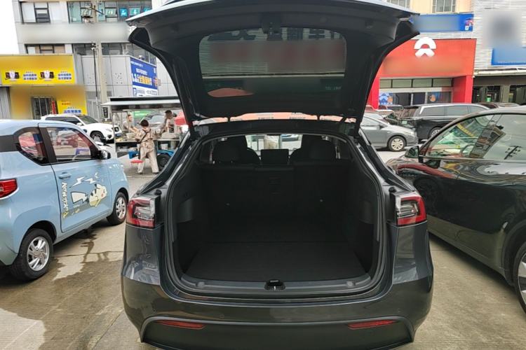 Used Tesla Model Y 2021 Long-Range All-Wheel-Drive Version Trunk