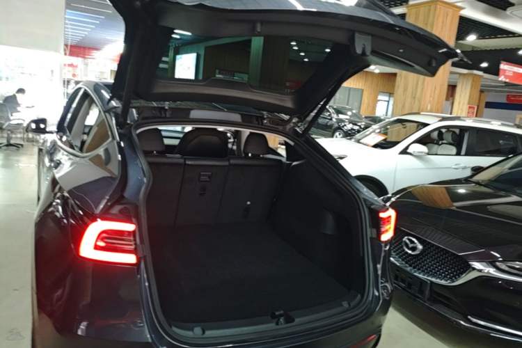 Used Tesla Model Y 2021 Long-Range All-Wheel-Drive Version 3D7 Trunk