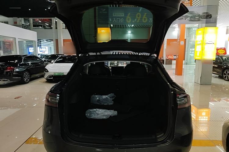 Used Tesla Model Y 2021 Long-Range All-Wheel-Drive Version Trunk