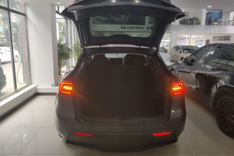 Used Tesla Model Y 2021 Standard Range Rear-Wheel Drive Version Trunk
