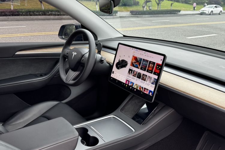 Used Tesla Model Y 2021 Long-Range All-Wheel-Drive Version Trunk