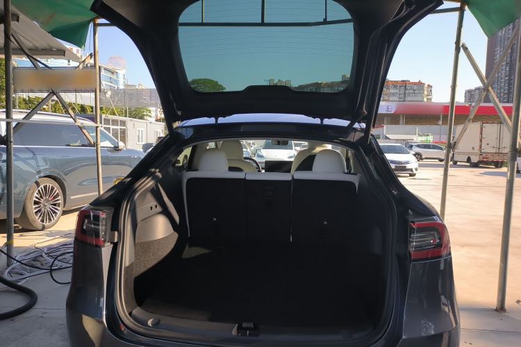 Used Tesla Model Y 2021 Long-Range All-Wheel-Drive Version Trunk