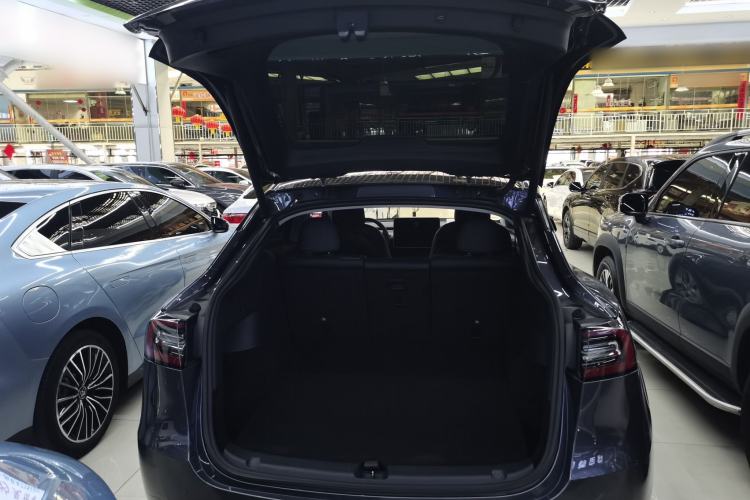 Used Tesla Model Y 2021 Long-Range All-Wheel-Drive Version Trunk