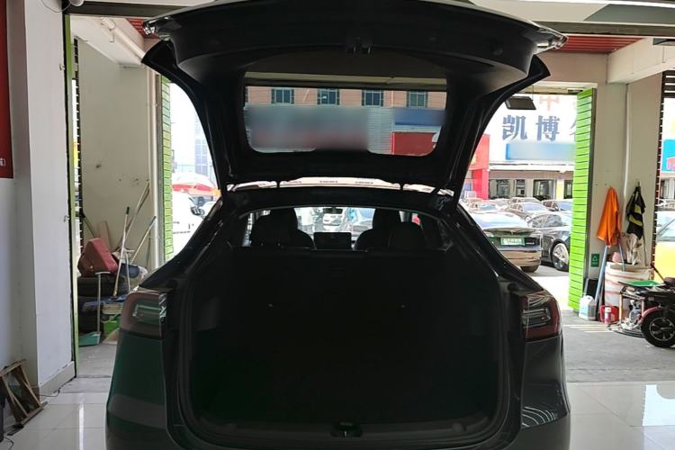 Used Tesla Model Y 2021 Long-Range All-Wheel-Drive Version Trunk