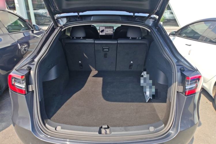 Used Tesla Model Y 2021 Long-Range All-Wheel-Drive Version Trunk