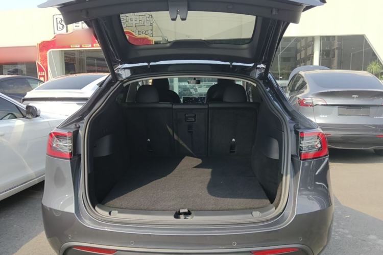 Used Tesla Model Y 2021 Long-Range All-Wheel-Drive Version Trunk