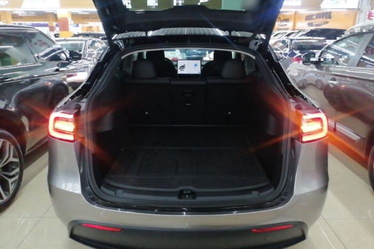 Used Tesla Model Y 2021 Long-Range All-Wheel-Drive Version 3D7 Trunk