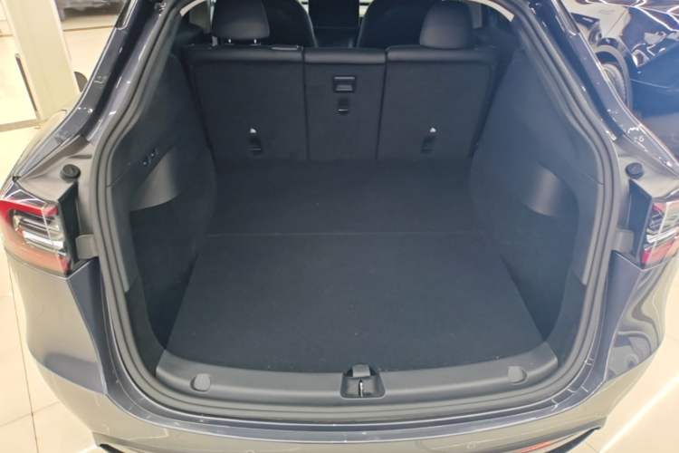 Used Tesla Model Y 2021 Long-Range All-Wheel-Drive Version 3D7 Trunk