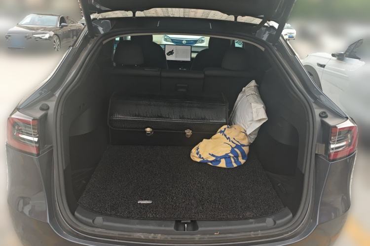 Used Tesla Model Y 2021 Long-Range All-Wheel-Drive Version 3D7 Trunk