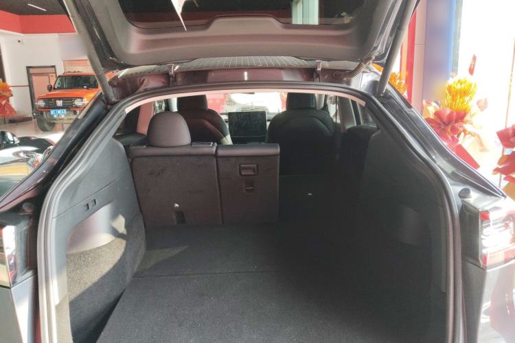 Used Tesla Model Y 2021 Long-Range All-Wheel-Drive Version Trunk