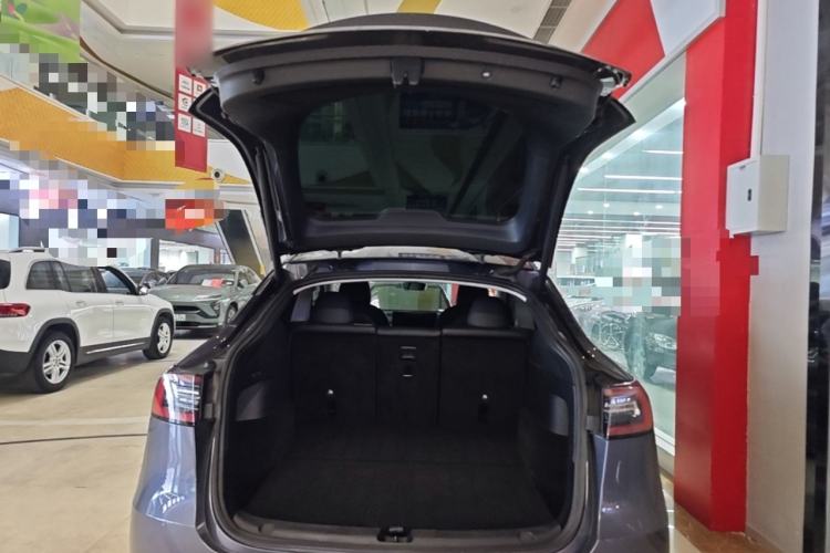 Used Tesla Model Y 2021 Standard Range Rear-Wheel Drive Version Trunk
