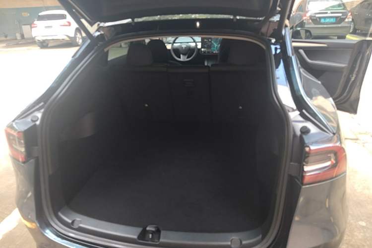 Used Tesla Model Y 2021 Standard Range Rear-Wheel Drive Version Trunk
