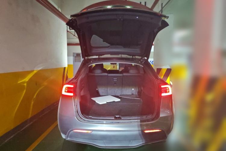 Used Tesla Model Y 2021 Long-Range All-Wheel-Drive Version Trunk