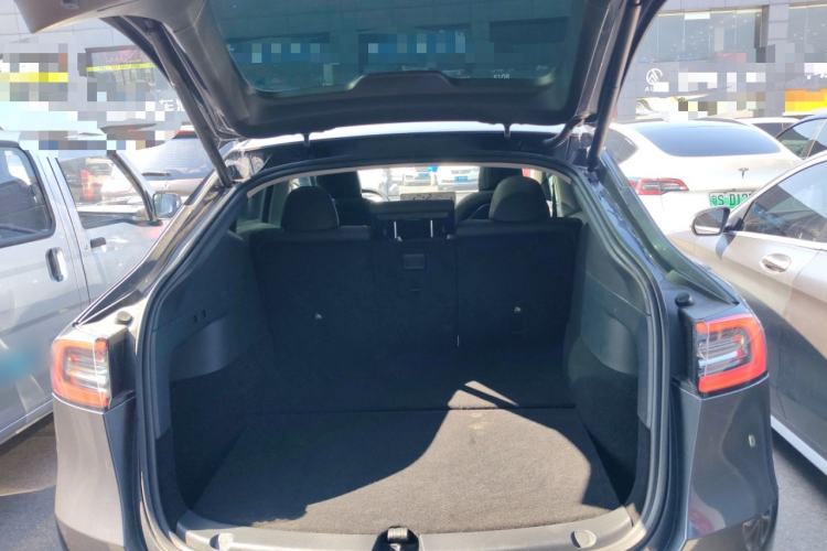 Used Tesla Model Y 2021 Long-Range All-Wheel-Drive Version Trunk