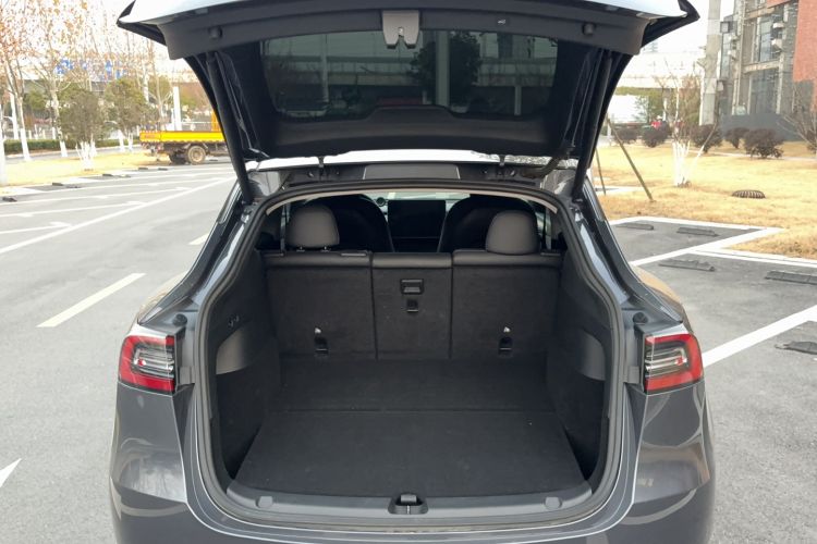 Used Tesla Model Y 2021 Long-Range All-Wheel-Drive Version Trunk